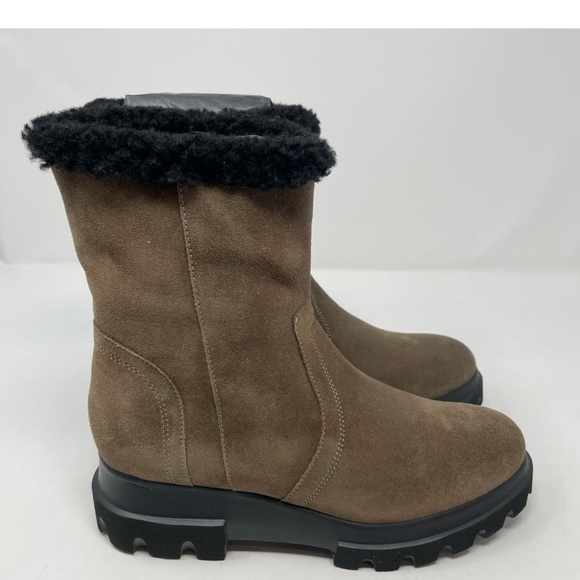Aquatalia Kyla Suede & Shearling-Lined
Lug Sole Waterproof Boots in Taupe - Picture 4 of 6
